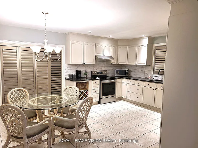 8001 Woodsview Cres #MAIN — Photo 7