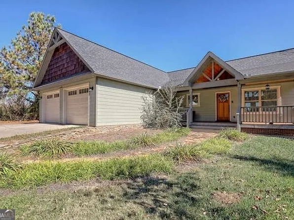 1222 Chatuge Manor Dr, Young Harris, GA 30582