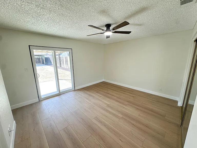 2576 Lime St #2578 — Photo 14