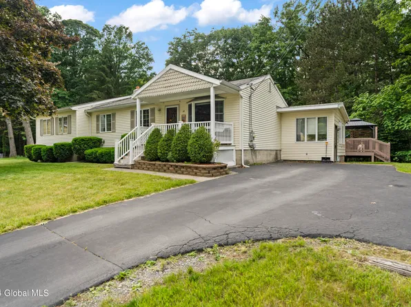 43 Red Oak Lane, Ballston Spa, NY 12020