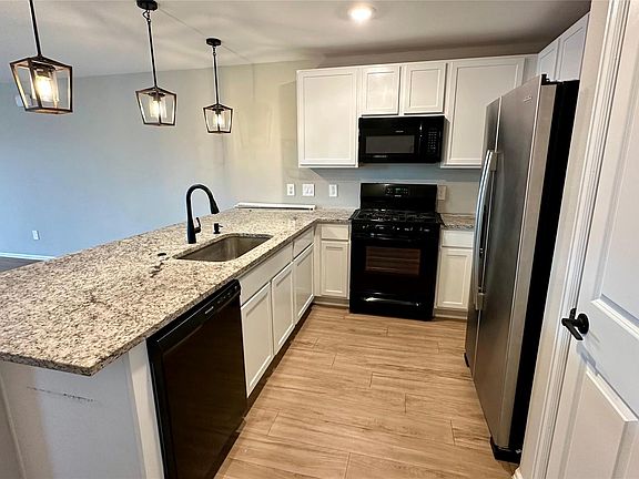 5th image of 236 Rustic Ridge Cir