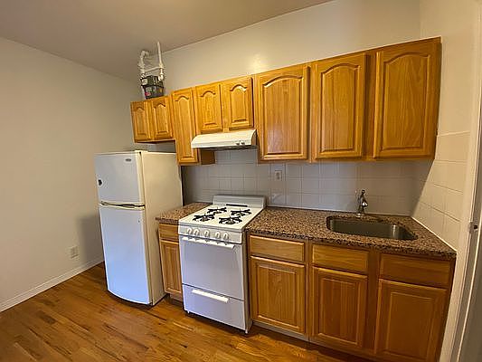 2nd image of 179 Prince St APT 8