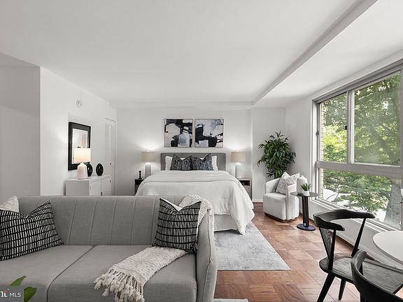 4th image of 922 24th St NW APT 220
