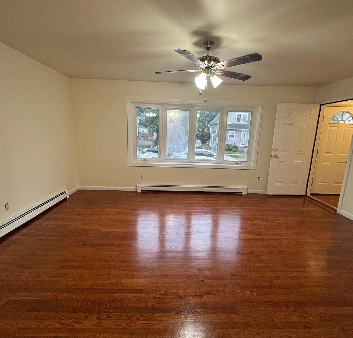 3 bed, $2,000 — Photo 1