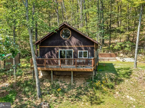 601 Dove Dr, Paw Paw, WV 25434