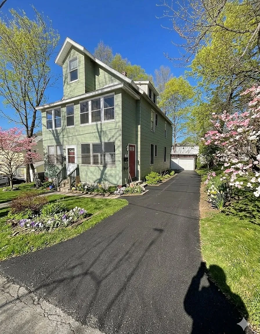 1 bed, 700 sqft, $1,050 — Photo 1