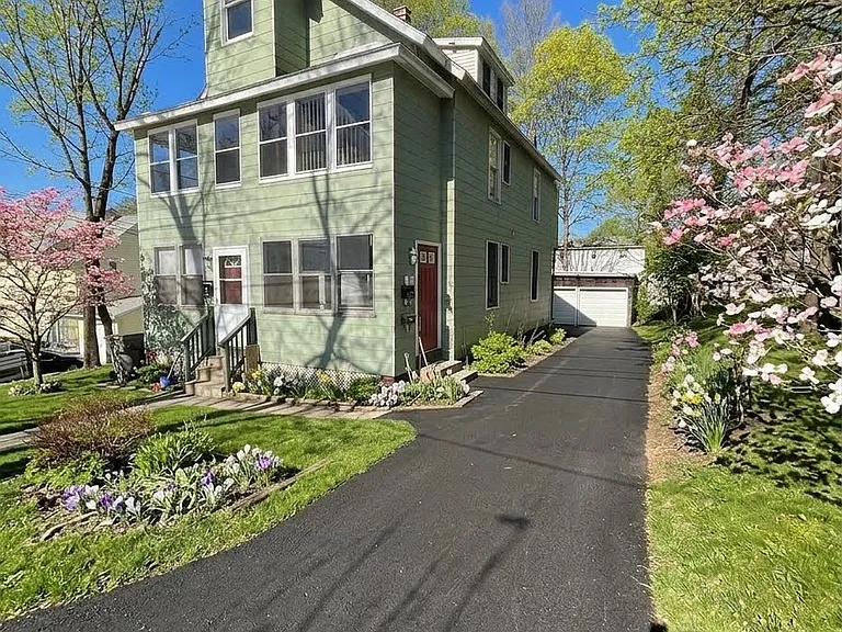 11 Roberts St #3 — Photo 1