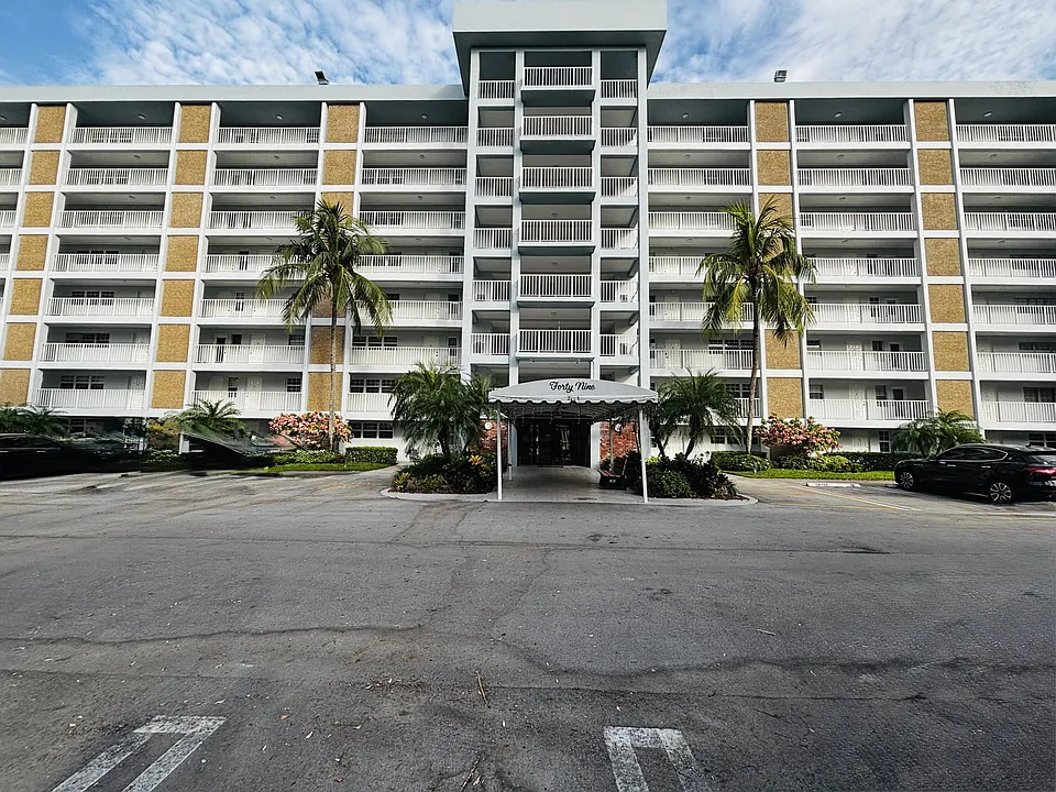 3091 N Course Dr #710