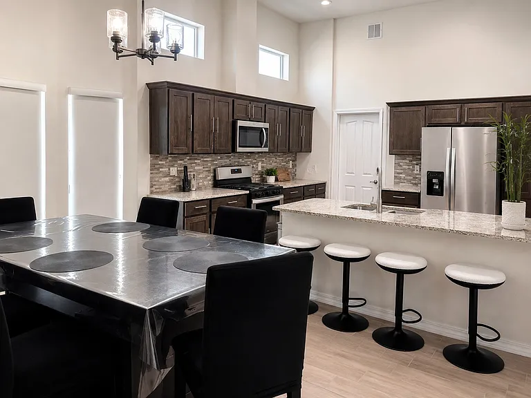 8412 Phil Pl — Photo 2