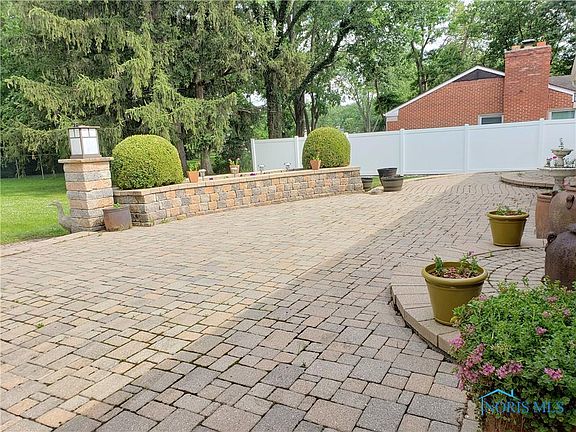 3rd image of 6016 Granville Dr