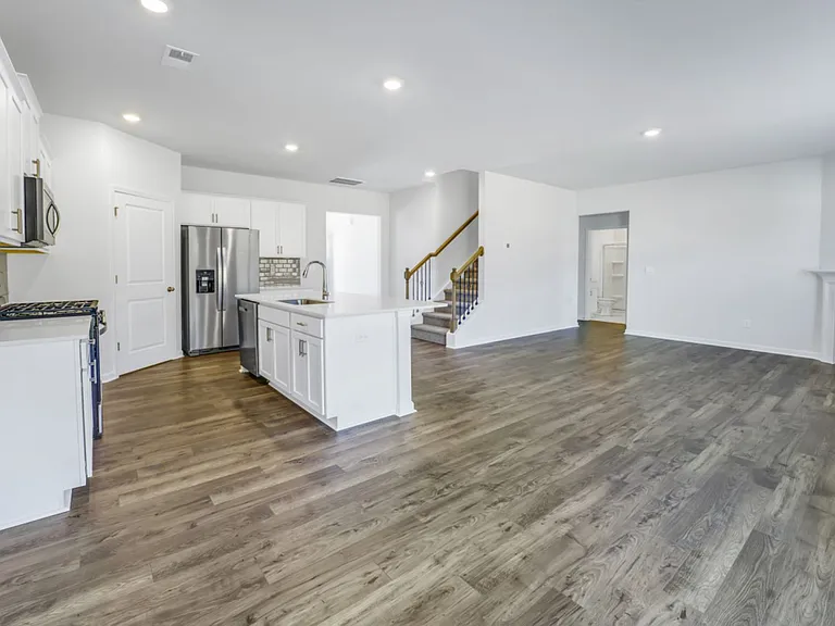 521 Grantham Dr — Photo 6