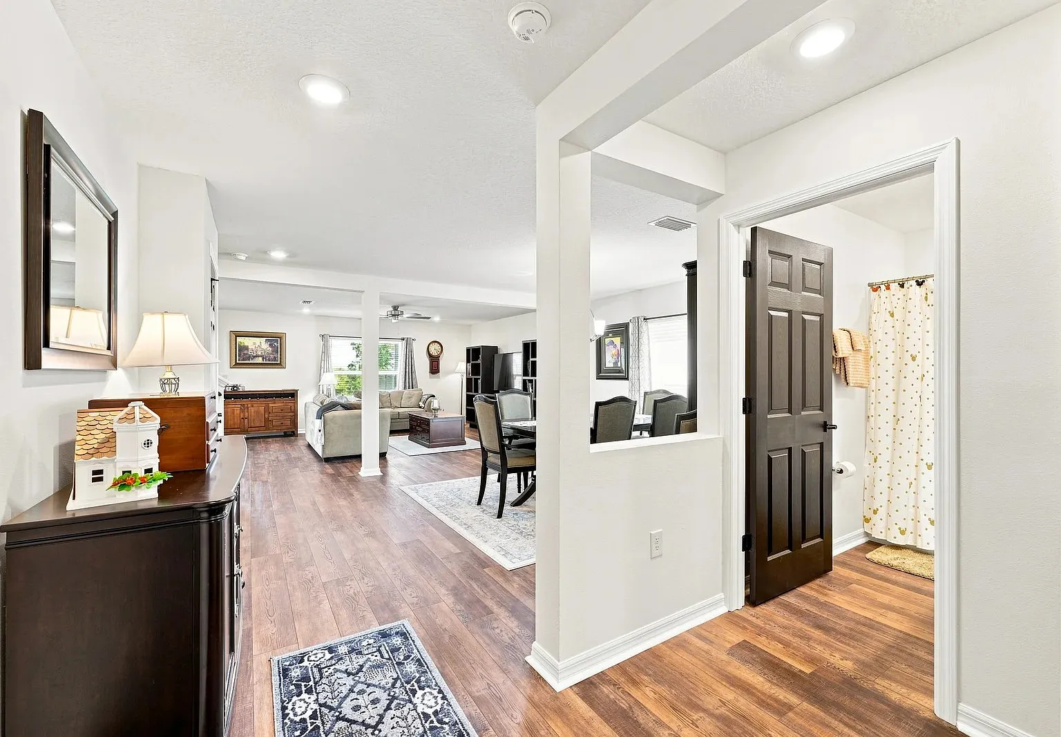 5 bed, 3071 sqft, $3,200 — Photo 2