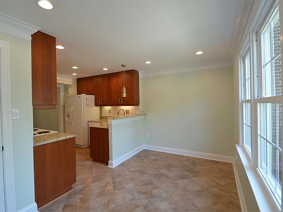Breakfast area w/ walk-in pantry