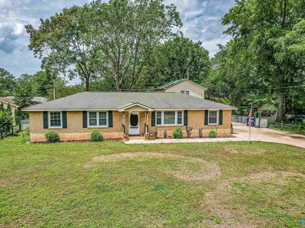 6204 Stratford Ct NW, Huntsville, AL 35806