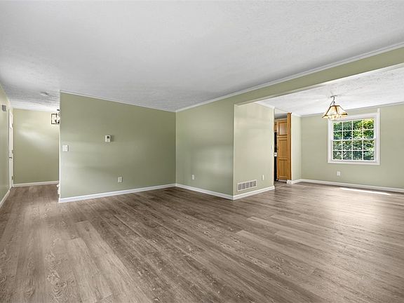 3rd image of 1446 Balsam Dr