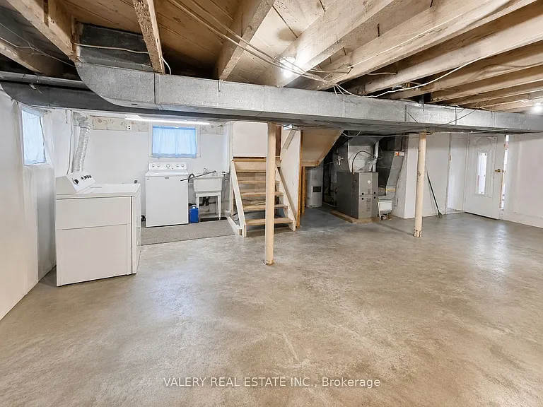 1058 Moy Ave — Photo 20