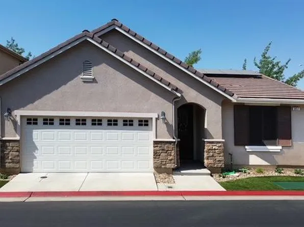 3051 Glacier Ln, Clovis, CA 93619