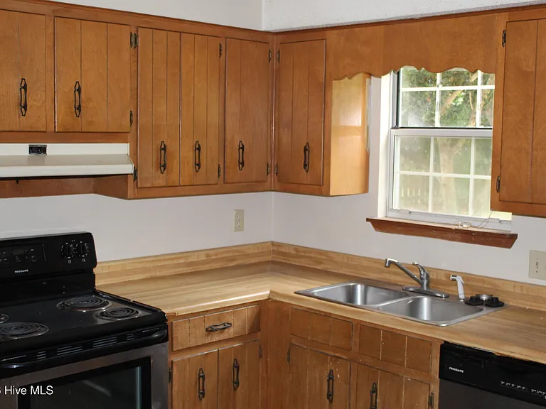 566 Fairfield Way — Photo 6