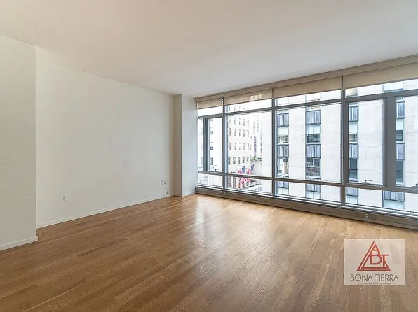 18 W 48th St APT 4A, New York, NY 10036