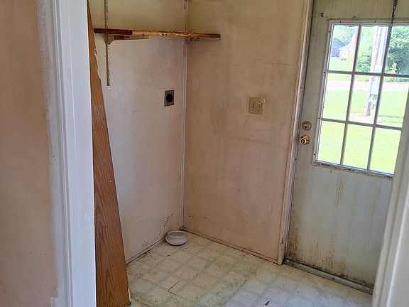 3rd image of 125 Robin Hood Cir