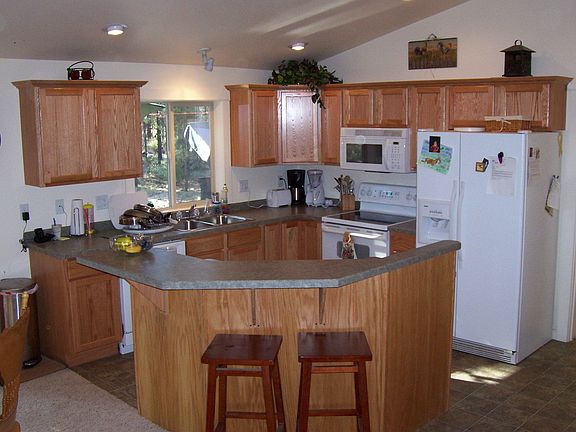 easy cook kitchen / bigger than it looks