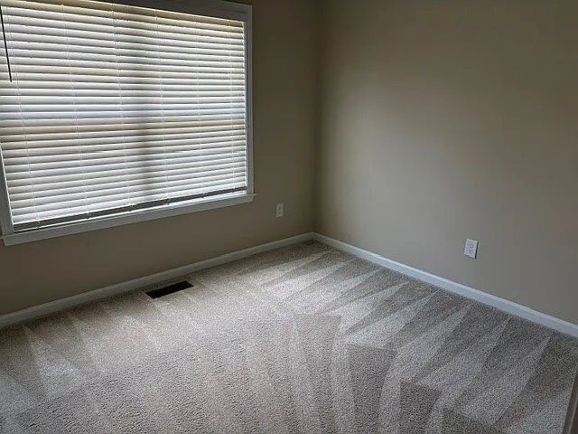 913 Berg St — Photo 10