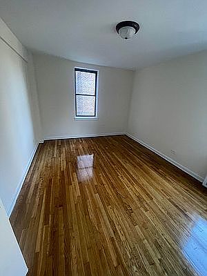 5th image of 140-55 Burden Cres #2