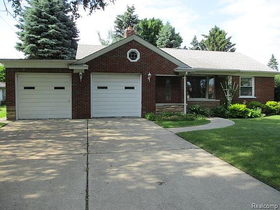 2nd image of 20860 Lakeland Ct