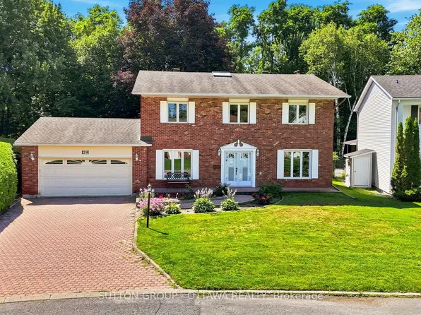 29 Chesswood Ct, Ottawa, ON K2E 7E3