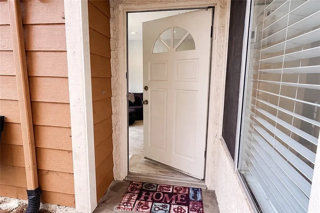 3 bed, 1113 sqft, $4,000 — Photo 3