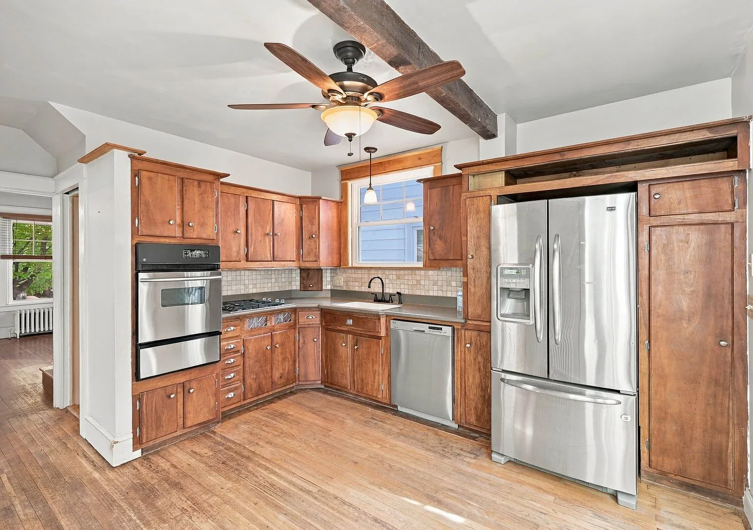 Charming 3 Bedroom Home Available Now! — Photo 1