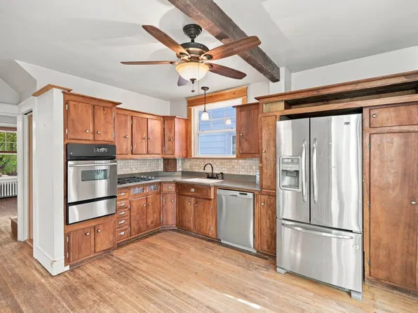 28 W Lemon St, Lititz, PA 17543