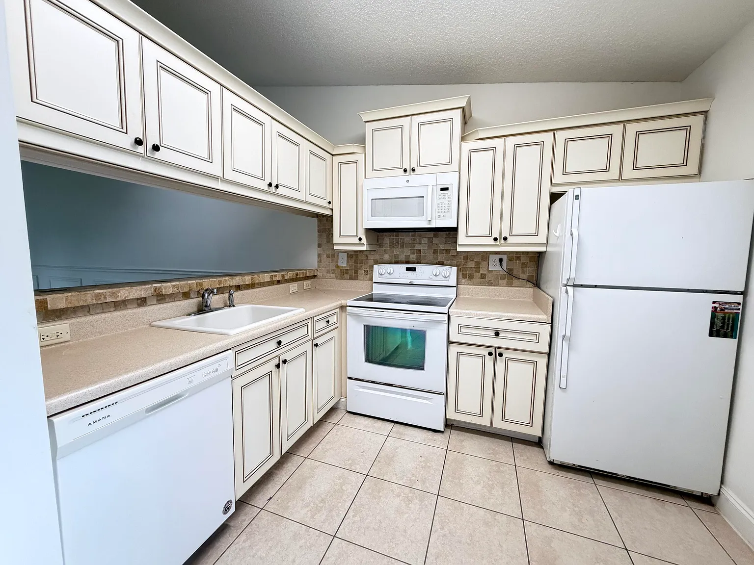 1 bed, 1.0 bath, 744 sqft, $1,750 — Photo 3