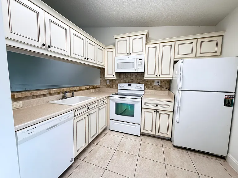 9919 Nob Hill Ct #9919 — Photo 3