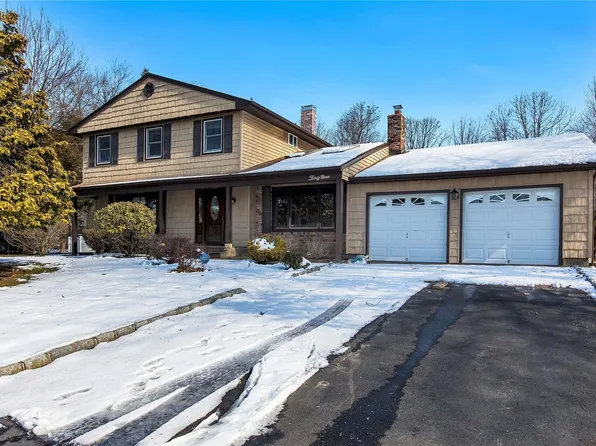 39 Enfield Lane, Hauppauge, NY 11788