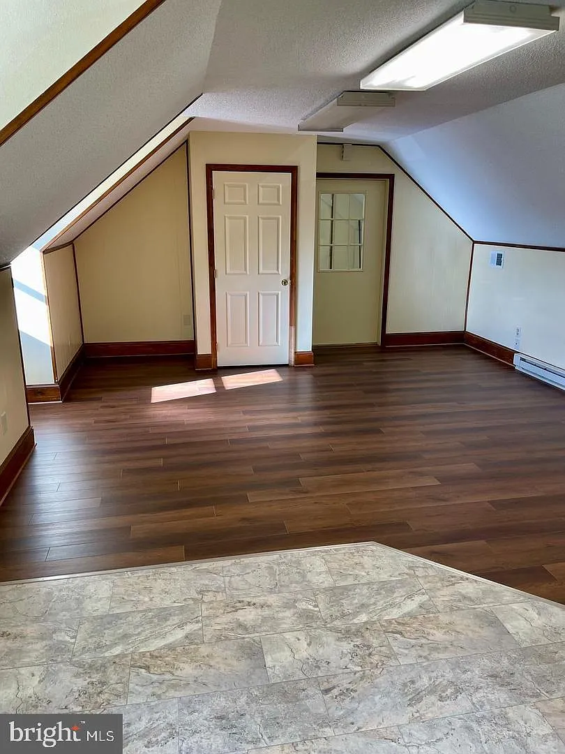 1 bed, 1.0 bath, 750 sqft, $1,050 — Photo 1