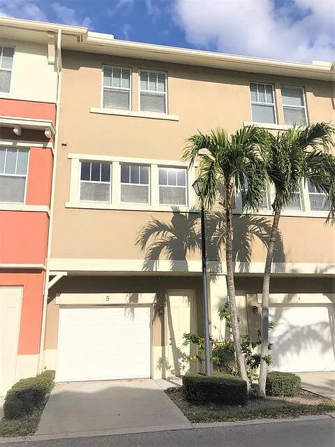 2 bed, 2.5 bath, 1448 sqft, $2,800 — Photo 3