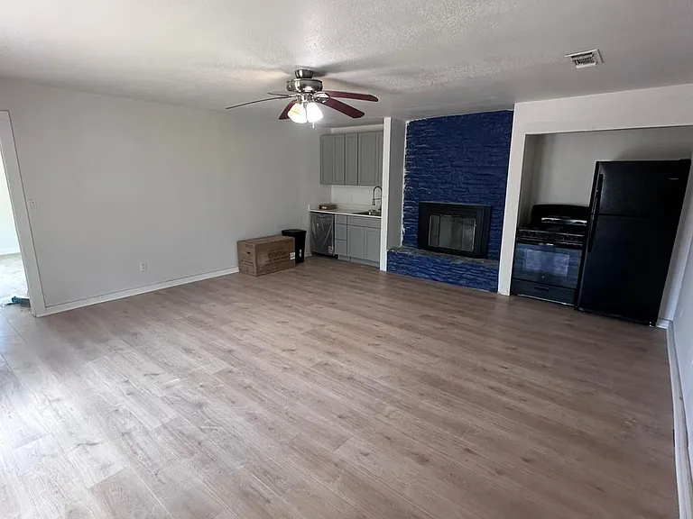 202 Red Oak Cir — Photo 5
