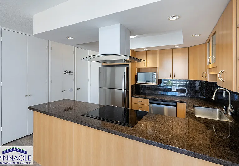 400 Hobron Ln #1215 — Photo 6