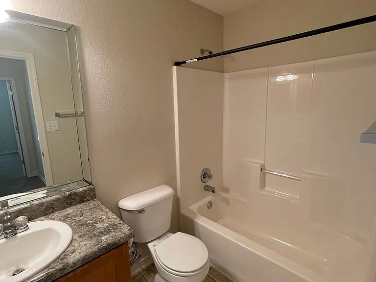 21822 Eastbrook St — Photo 13