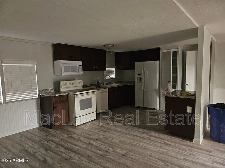 720 S 97th Pl — Photo 2