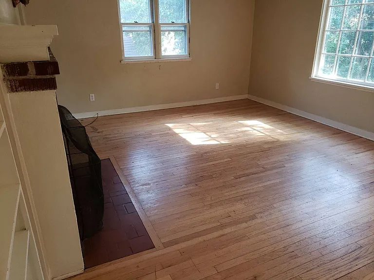 1005 NE D St — Photo 4