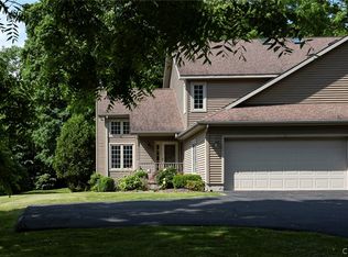 14 Willowbrook Dr, Auburn, NY 13021