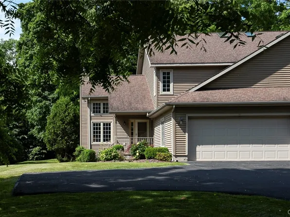 14 Willowbrook Dr, Auburn, NY 13021