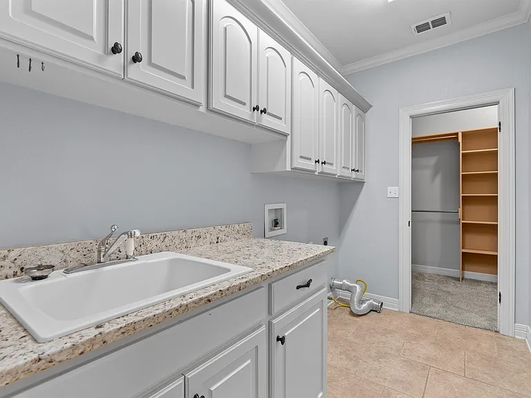 495 Half Moon Ct — Photo 9