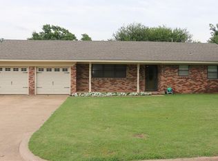 108 Basin St, Chickasha, OK 73018