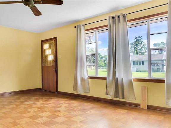 2nd image of 220 Penn St