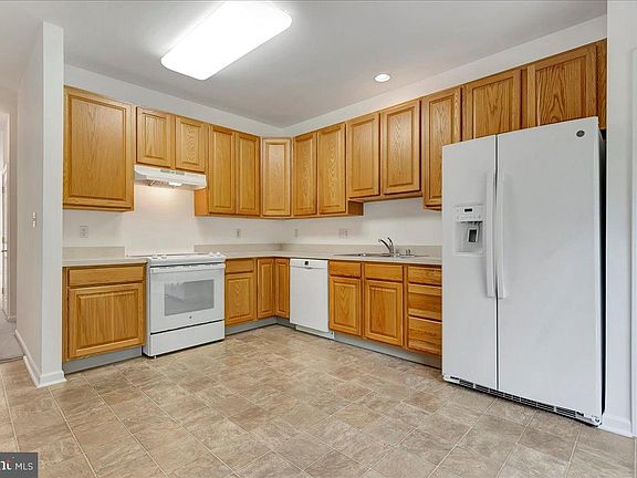 4th image of 430 Sweetman Dr