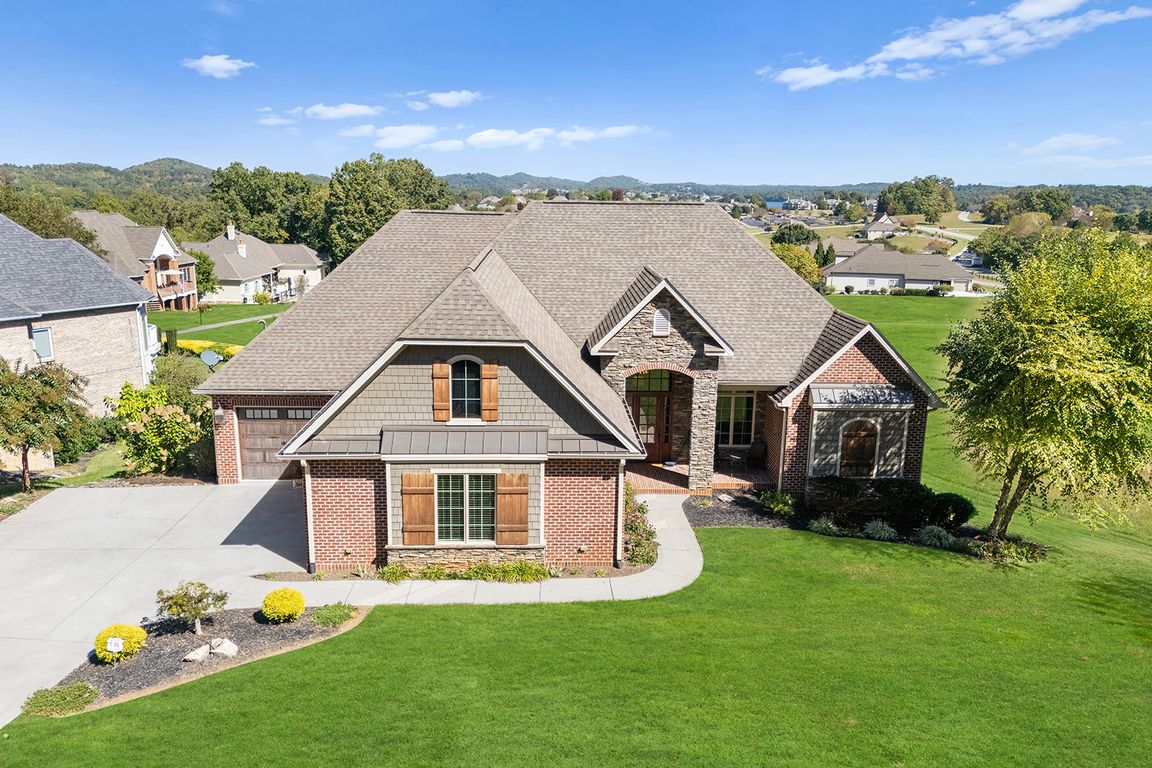 Rarity Bay Golf Front Home