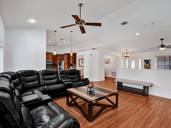 4th image of 200 NW 121st Terrace